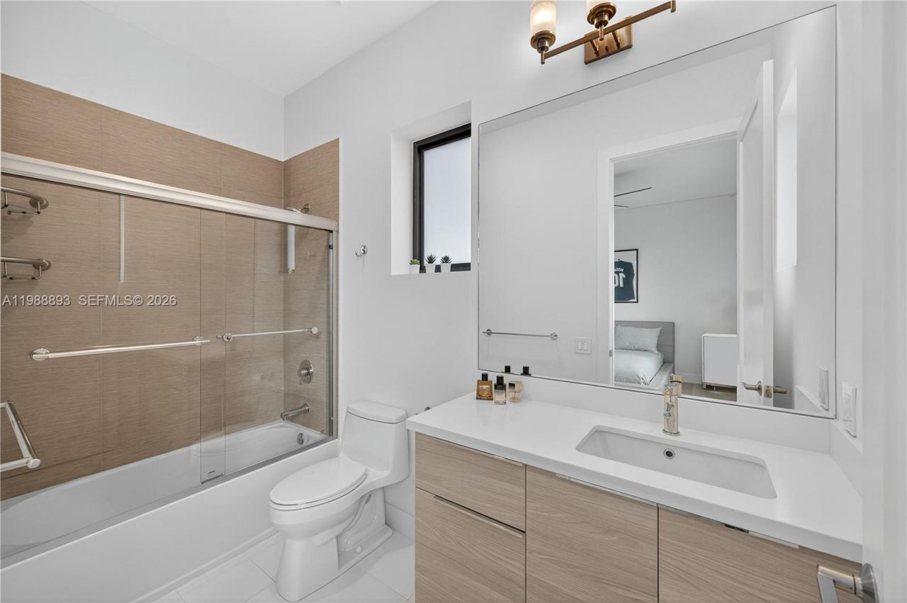 5999 E Brookfield Cir E , Hollywood, FL 33312 Photo