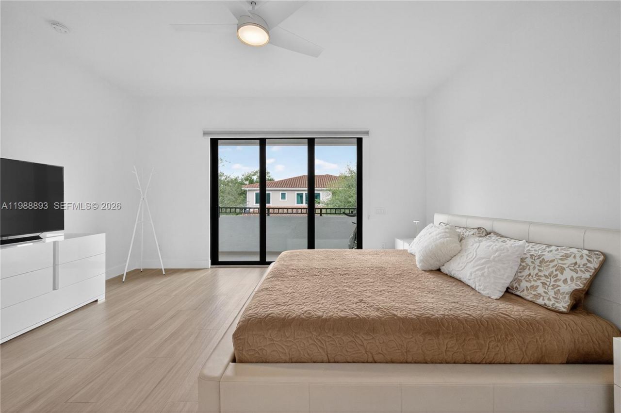 5999 E Brookfield Cir E , Hollywood, FL 33312 Photo