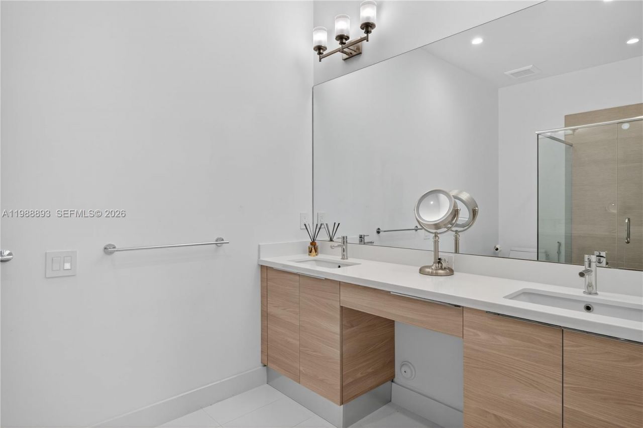 5999 E Brookfield Cir E , Hollywood, FL 33312 Photo