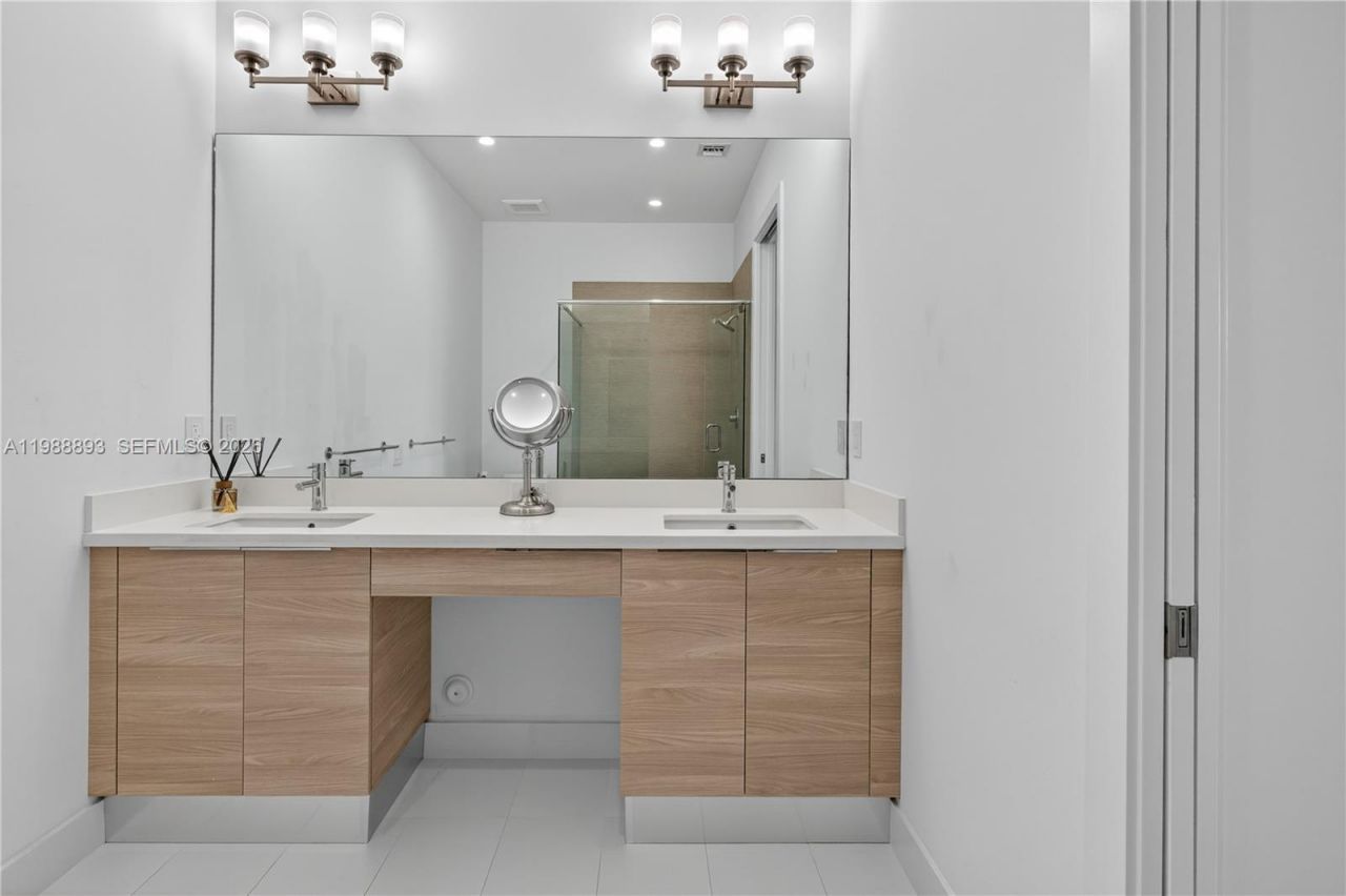 5999 E Brookfield Cir E , Hollywood, FL 33312 Photo