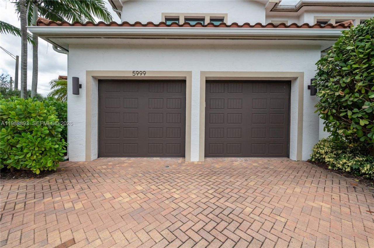 5999 E Brookfield Cir E , Hollywood, FL 33312 Photo