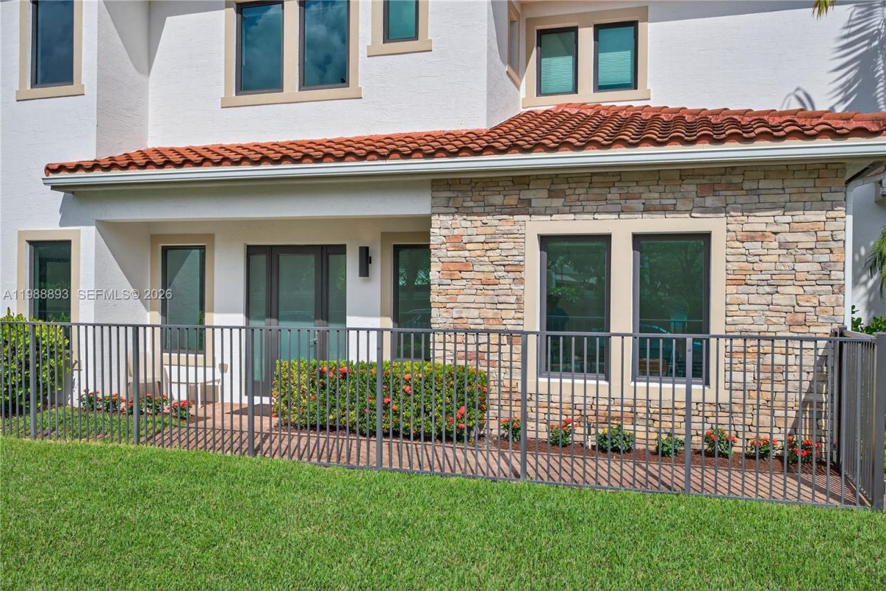 5999 E Brookfield Cir E , Hollywood, FL 33312 Photo