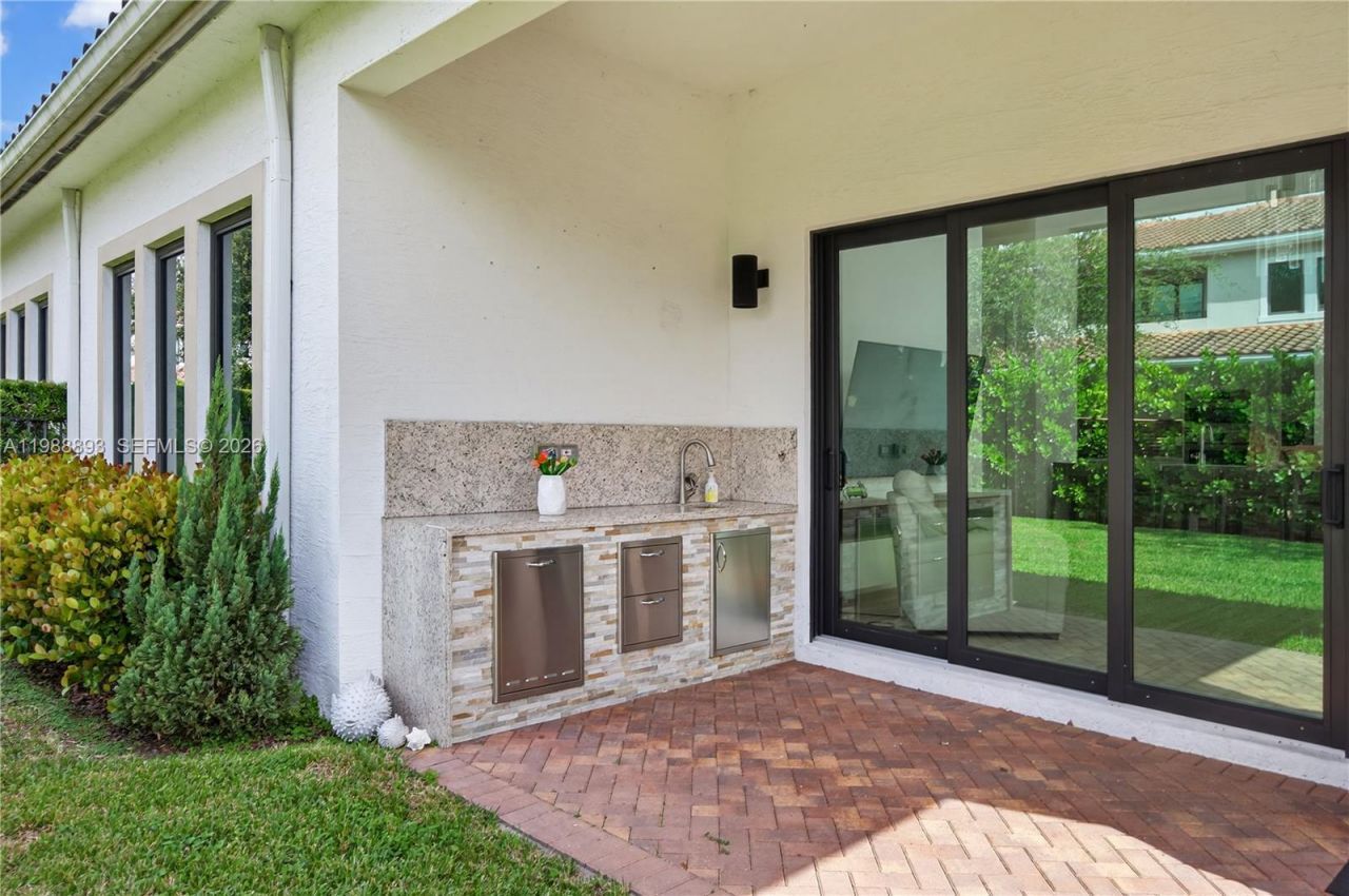 5999 E Brookfield Cir E , Hollywood, FL 33312 Photo