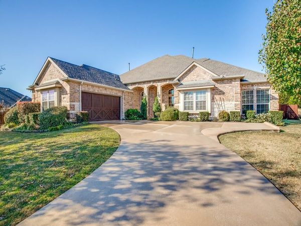 621 Buelwood Court , DeSoto, TX 75115