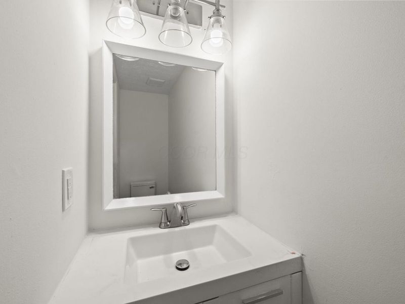 1379 Restwood Court, Columbus, OH 43204 Photo 8