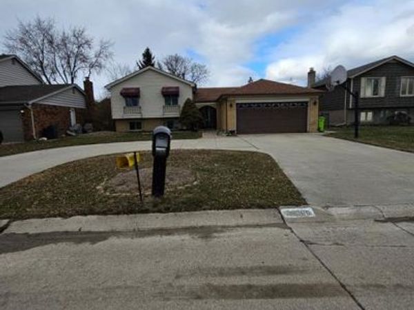 39360 Sunderland Drive, Clinton Twp, MI 48038