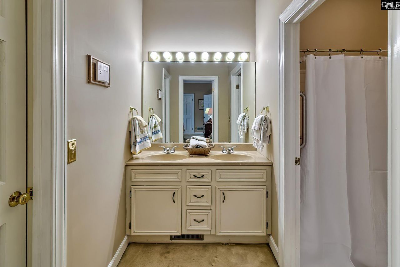 320 Hampton Trace Lane  Photo 18