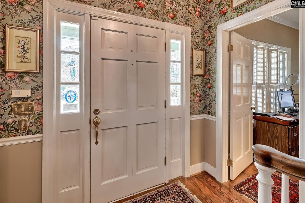 320 Hampton Trace Lane  Photo 4