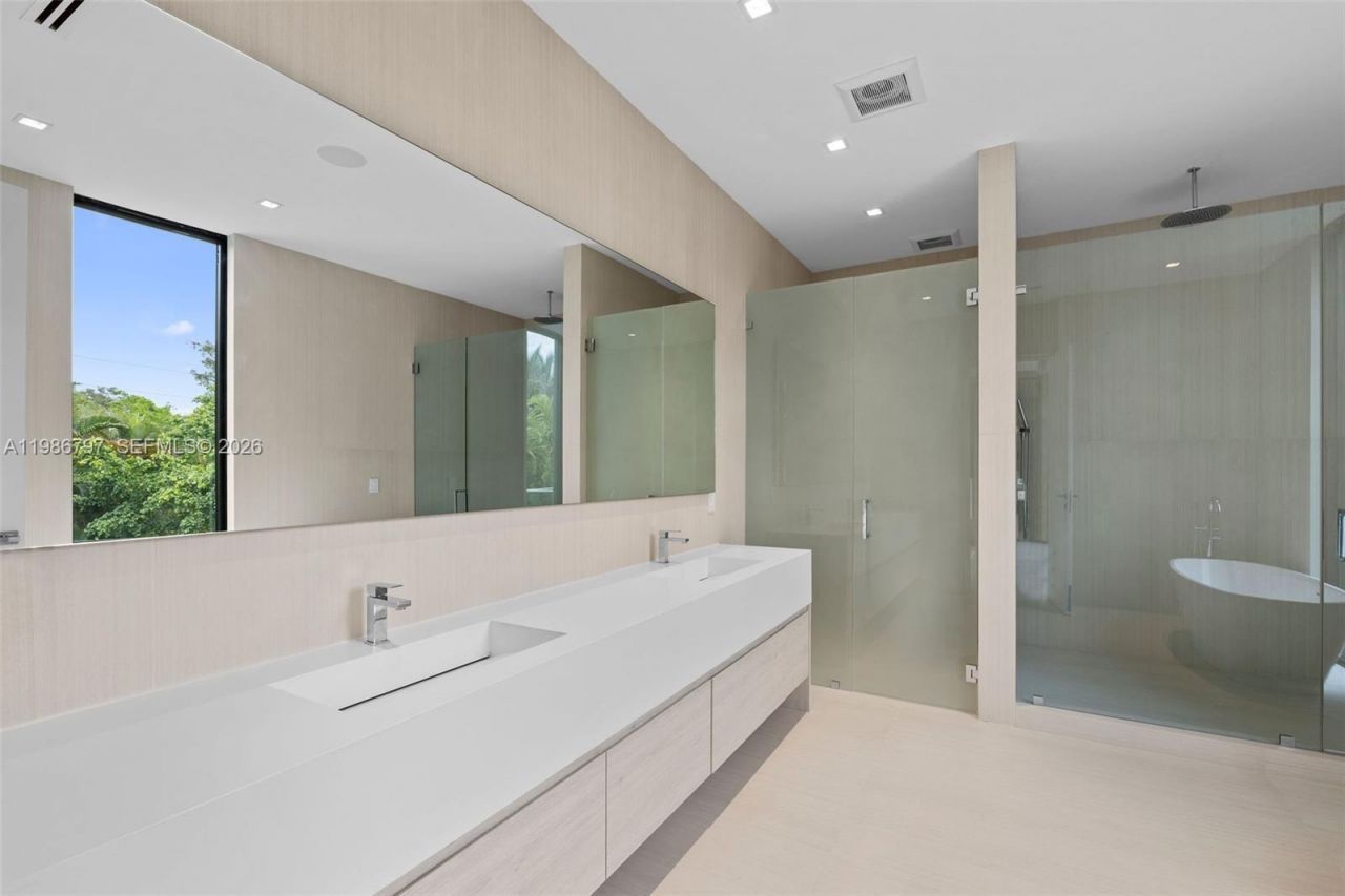 4534 Sheridan Ave, Miami Beach, FL 33140 Photo