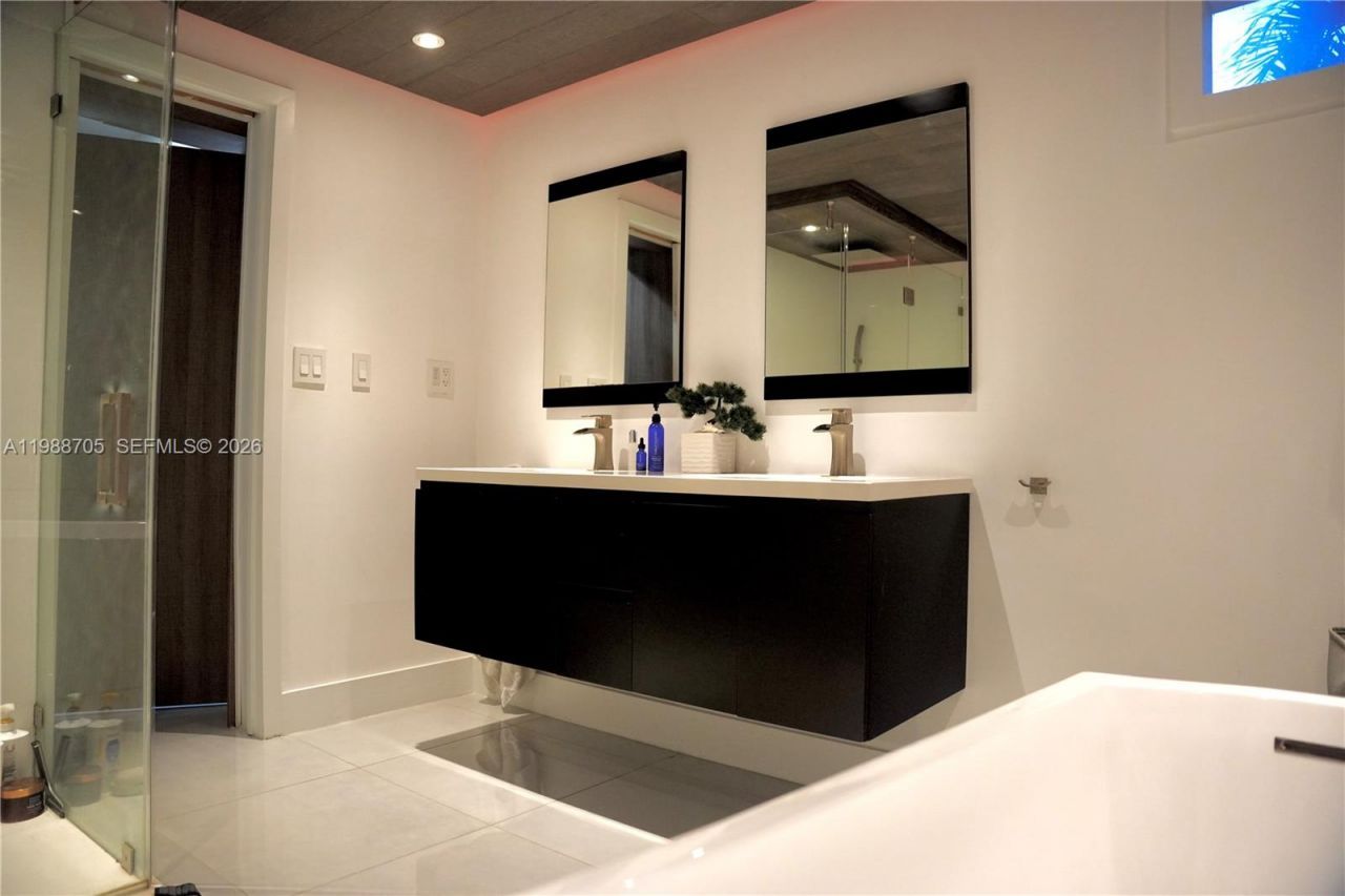 19262 NW 89th Ave , Hialeah, FL 33018 Photo