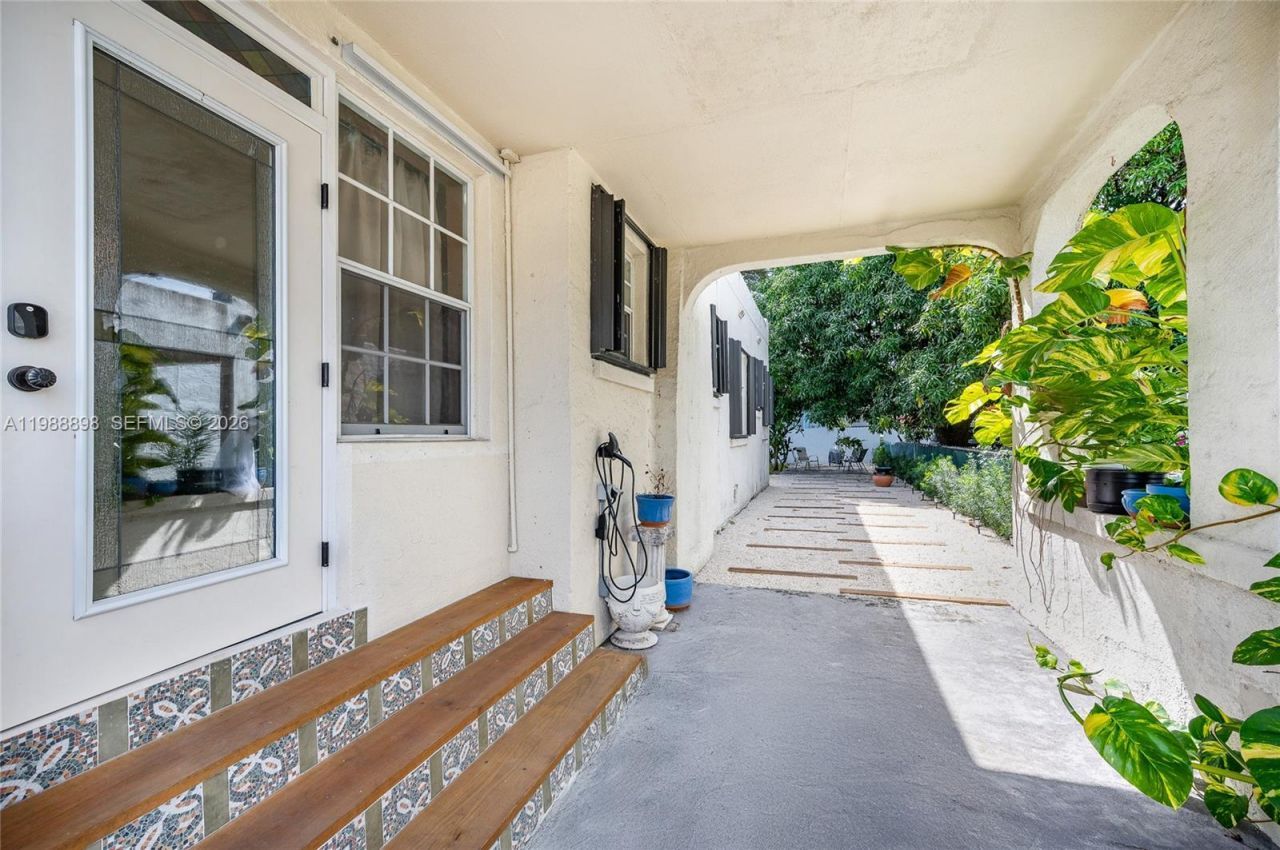 1844 NW 47th St , Miami, FL 33142 Photo