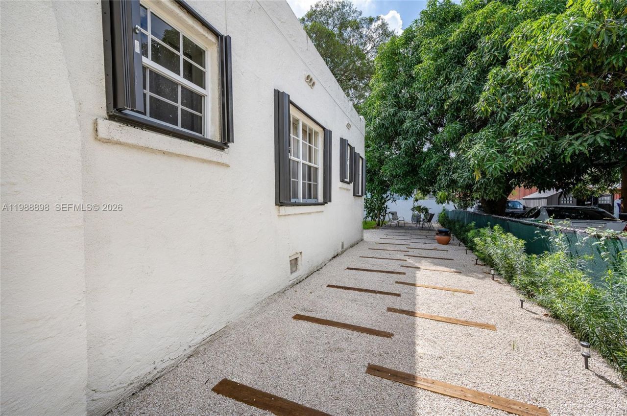 1844 NW 47th St , Miami, FL 33142 Photo