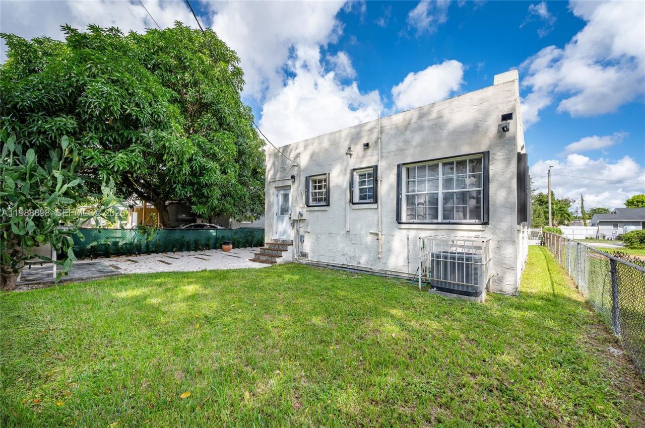 1844 NW 47th St , Miami, FL 33142 Photo