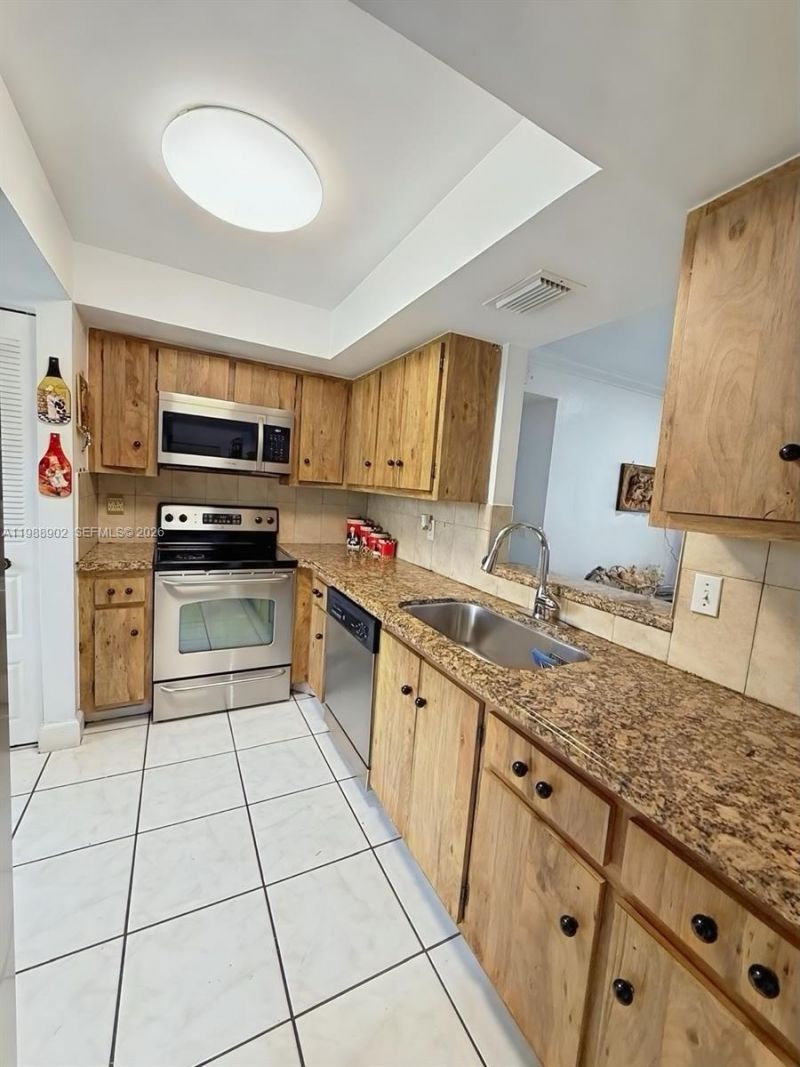 1040 NW 80th Ave , Unit 203, Margate, FL 33063 Photo