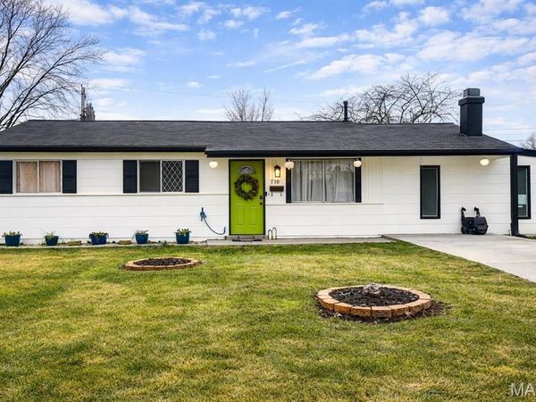 710 Central Parkway , Florissant, MO 63031