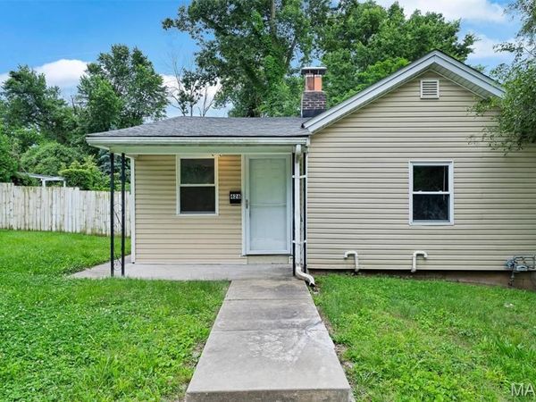 426 Bluff Drive, St Louis, MO 63137
