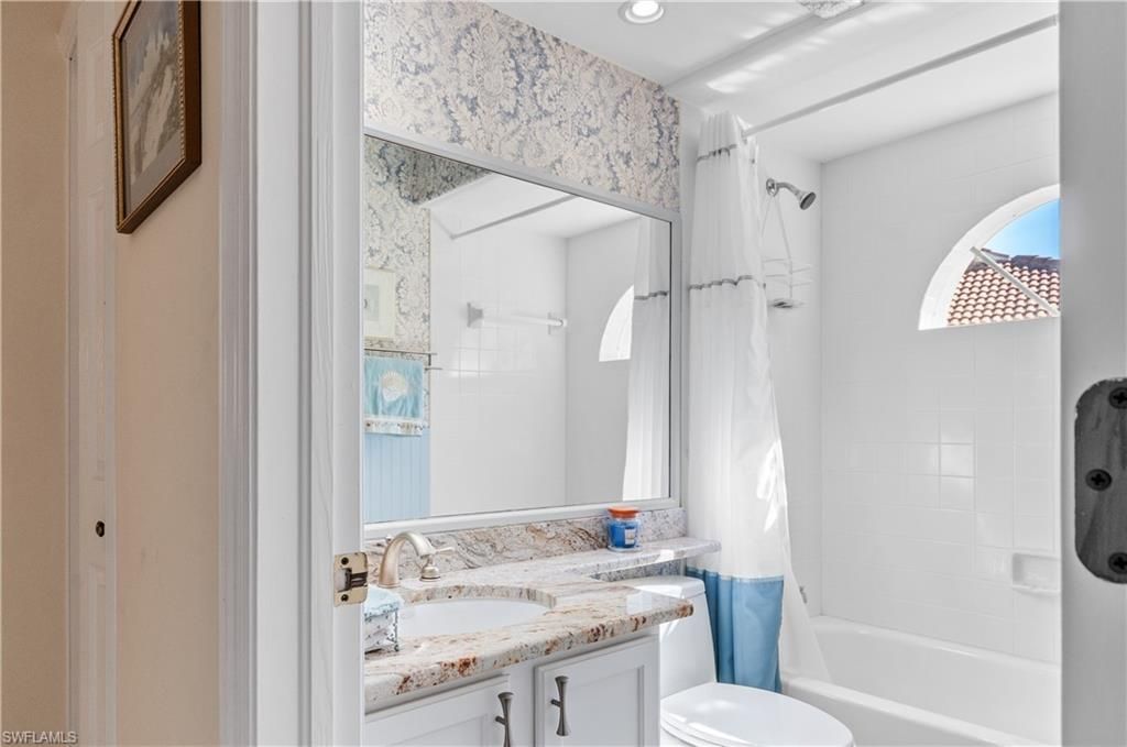 13050 Amberley Ct , Unit 712, Bonita Springs, FL 34135 Photo