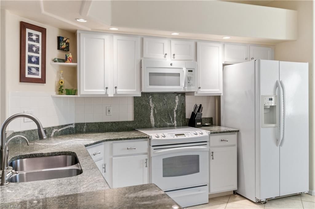 13050 Amberley Ct , Unit 712, Bonita Springs, FL 34135 Photo