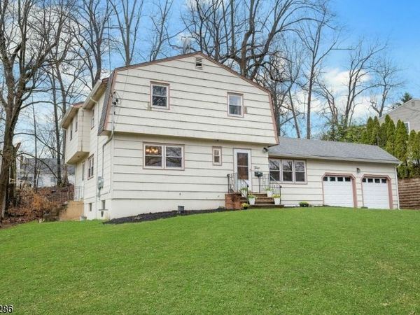 3 Page Pl, Livingston, NJ 07039