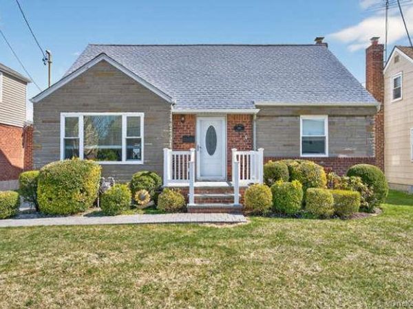 344 White Road, Mineola, NY 11501