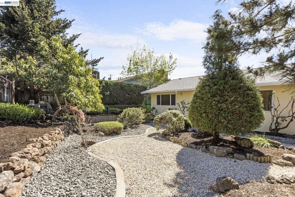 2526 Oakes Dr, Hayward, CA 94542 Main Photo