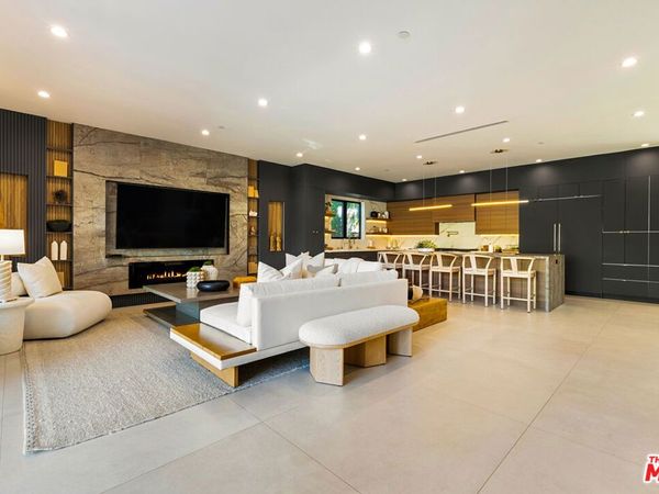 5186 Gloria Avenue, Encino, CA 91436