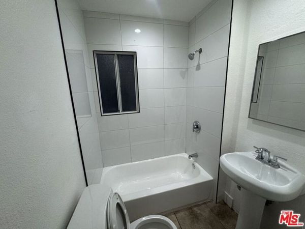 6207 Crenshaw Boulevard, Los Angeles, CA 90043