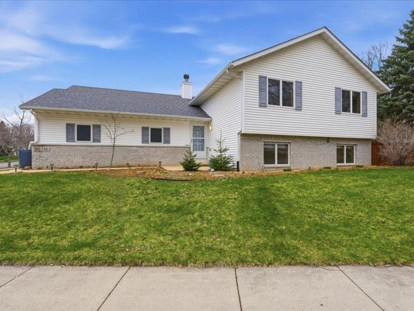 142 Meadow Ridge Lane, Madison, WI 53704