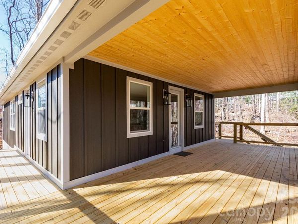 137 E Arbutus Trail , Hendersonville, NC 28792