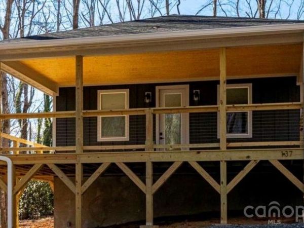 137 E Arbutus Trail, Hendersonville, NC 28792
