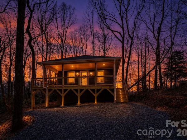 137 E Arbutus Trail, Hendersonville, NC 28792