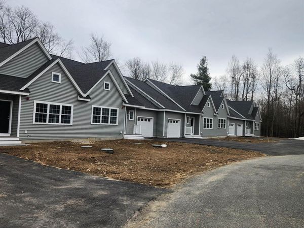 30 Four Seasons Drive, Unit 30, Hampstead, NH 01841