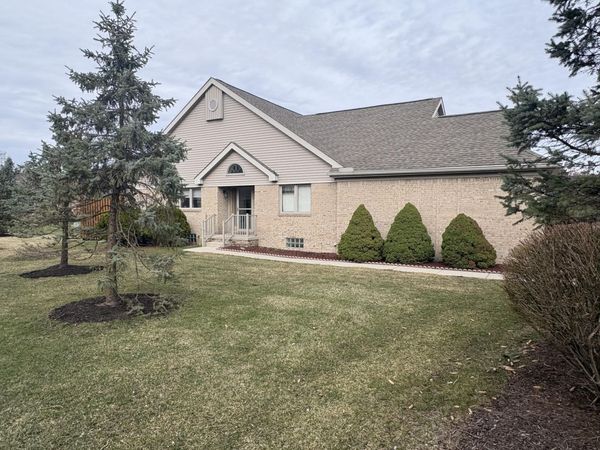 290 Edington Circle, Canton, MI 48187
