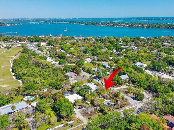 2366 SE Country Club Lane, Stuart, FL 34996