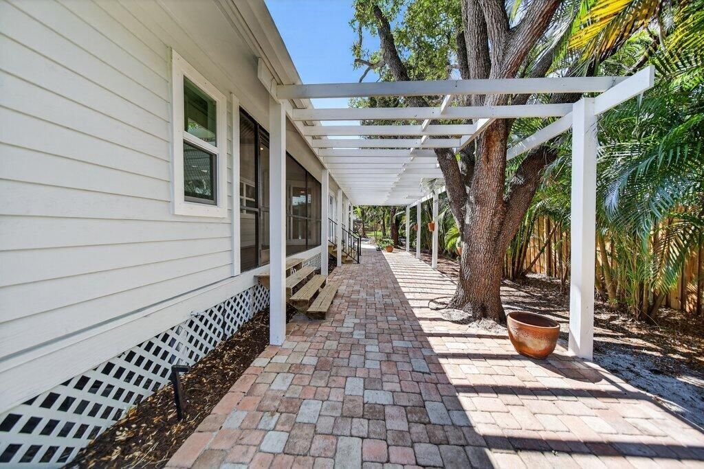 2366 SE Country Club Lane, Stuart, FL 34996 Photo