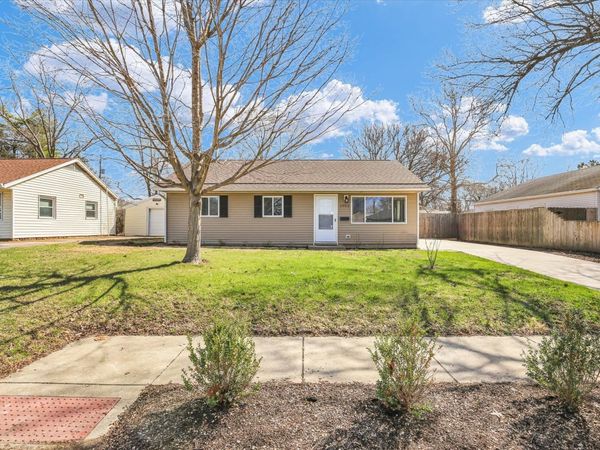 1902 Garden Hills Drive , Champaign, IL 61821