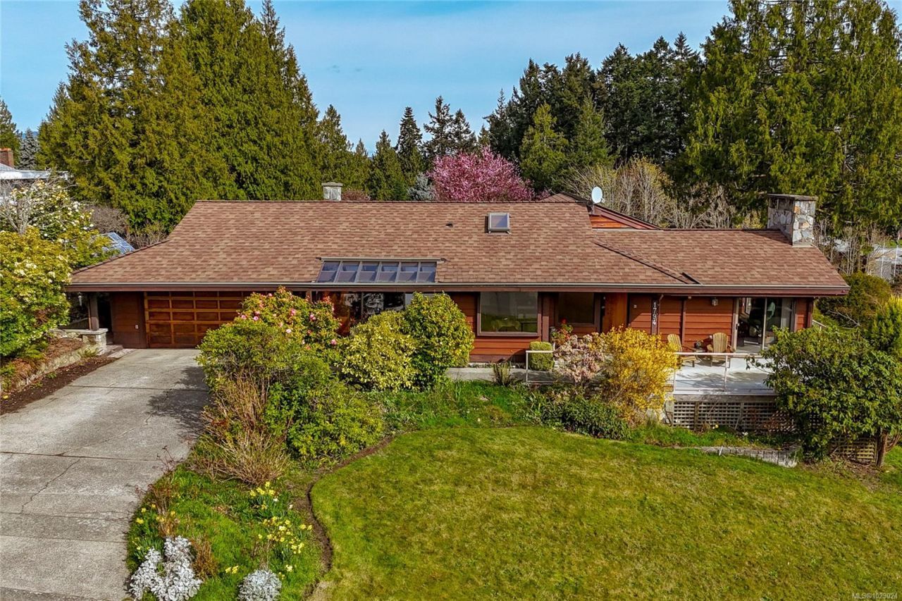 1794 Orcas Park Terr North Saanich, BC V8L 4A7