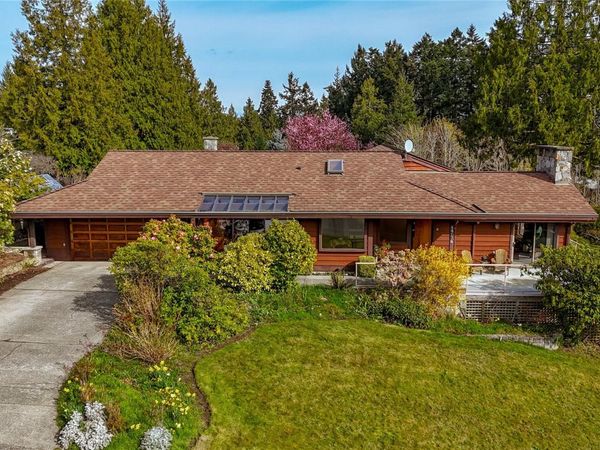 1794 Orcas Park Terr, North Saanich, BC V8L 4A7