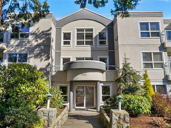 9861 Fifth St, Unit 305, Sidney, BC V8L 2X5