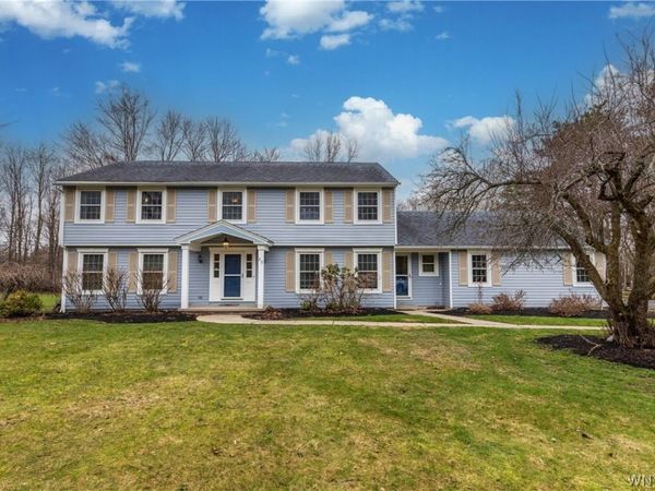 25 Coventry Lane, Orchard Park, NY 14127