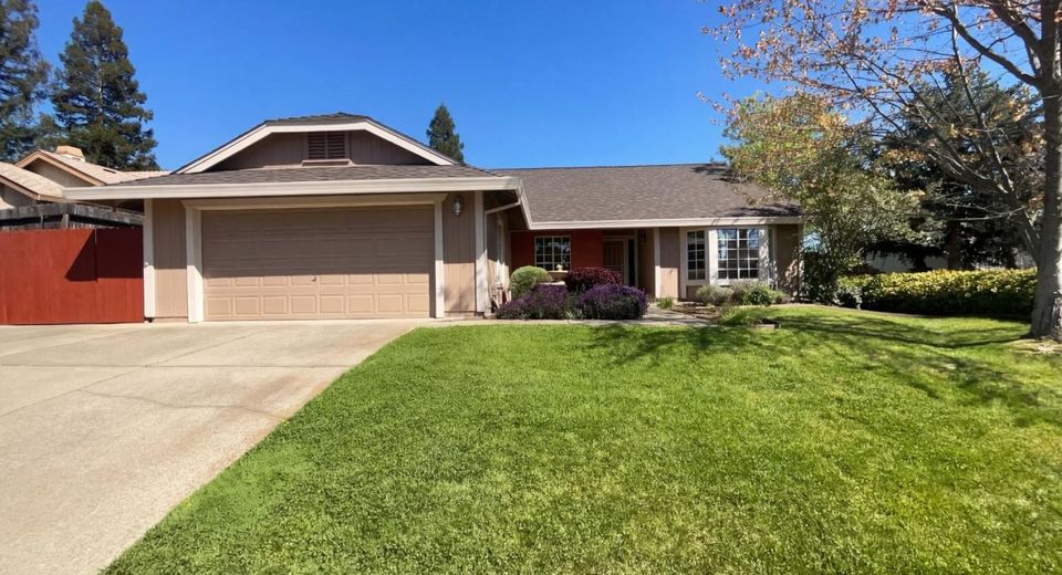 155 Bittercreek Dr, Folsom, CA 95630 Photo