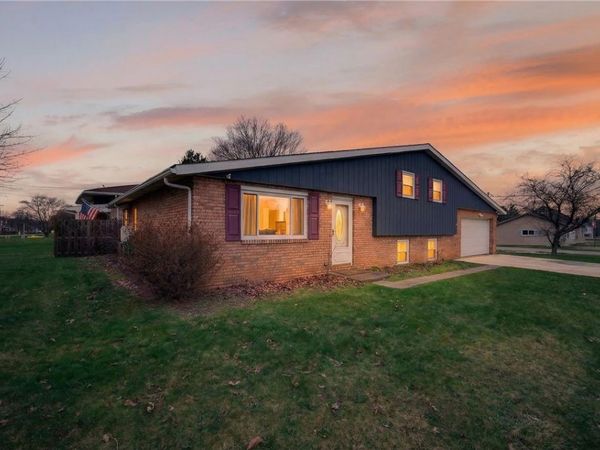 201 Golf Ave, Ellwood City, PA 16117