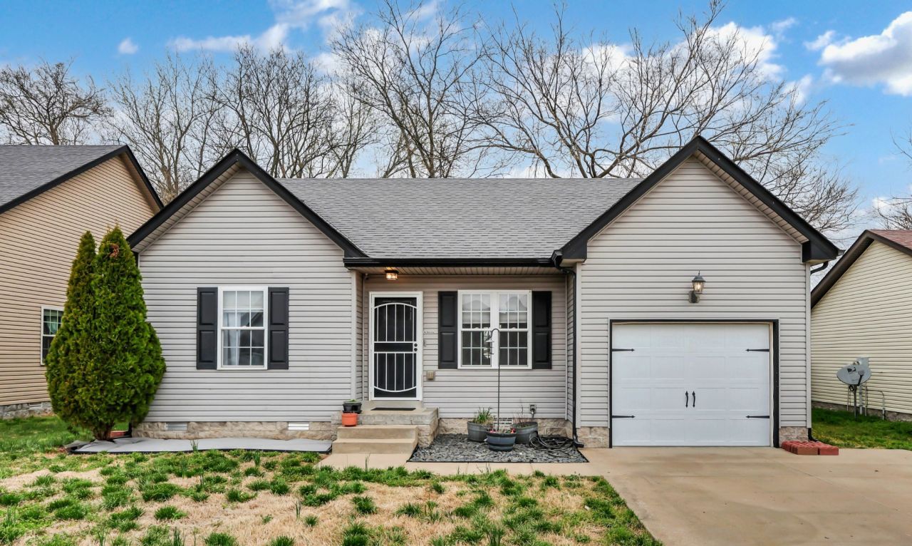 560 Falkland Cir, Clarksville, TN 37042 Main Photo