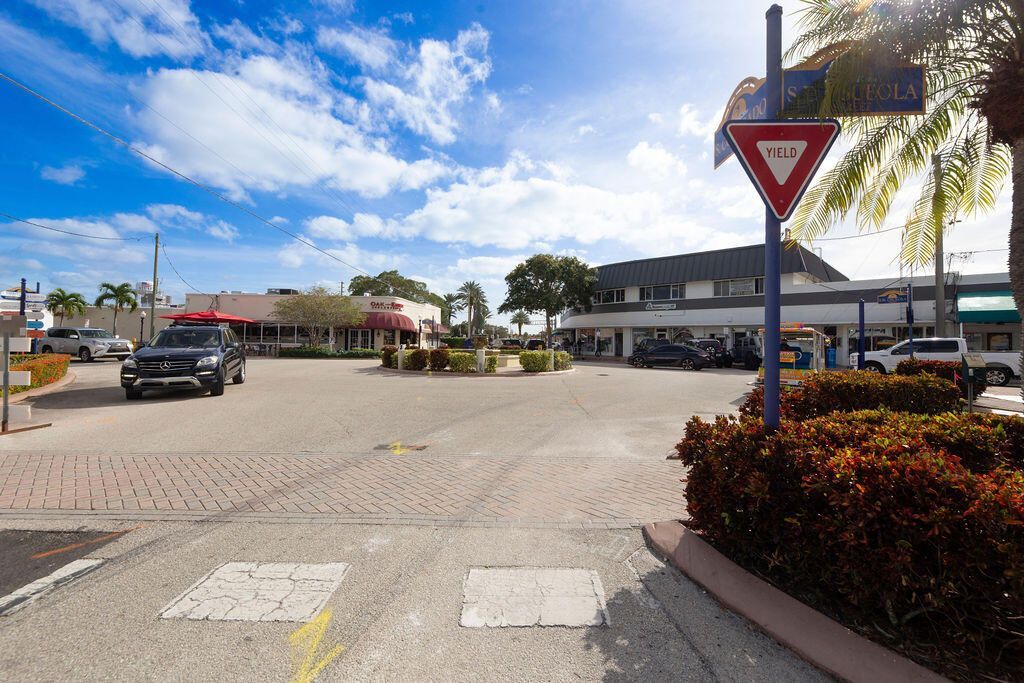 333 SE Martin Avenue, Unit 1-a, Stuart, FL 34996 Photo