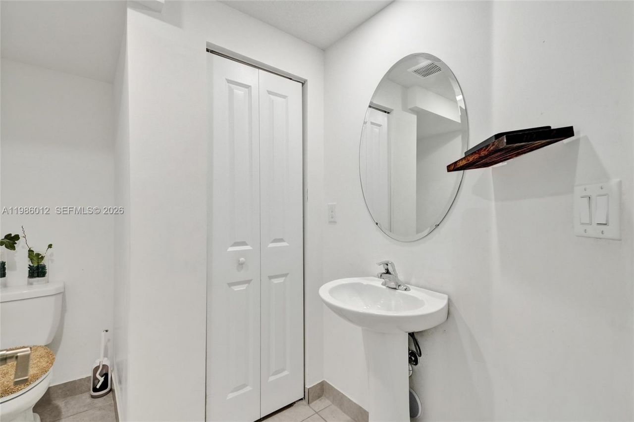 408 NE 212th Ter , Miami, FL 33179 Photo