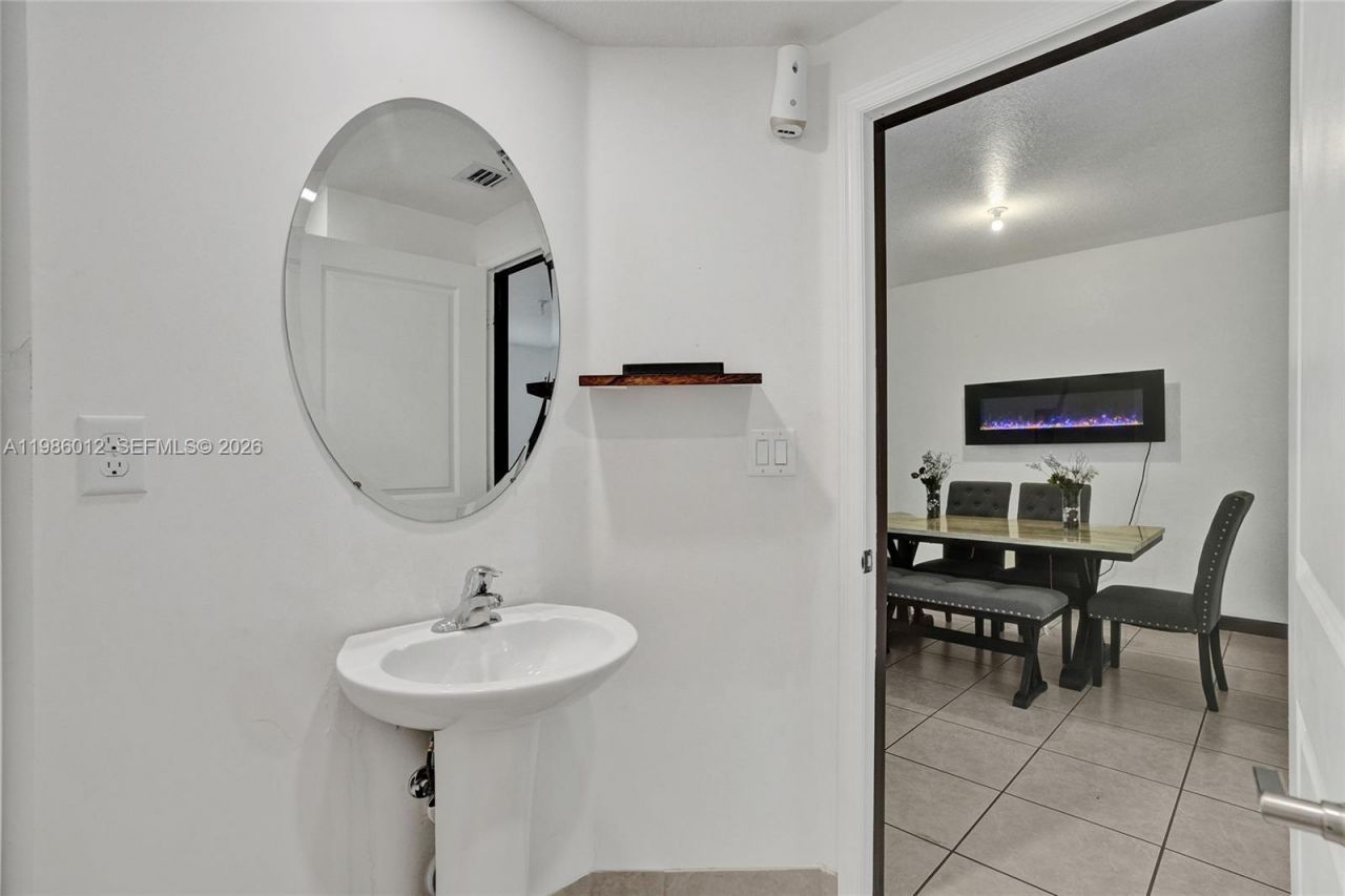 408 NE 212th Ter, Miami, FL 33179 Photo