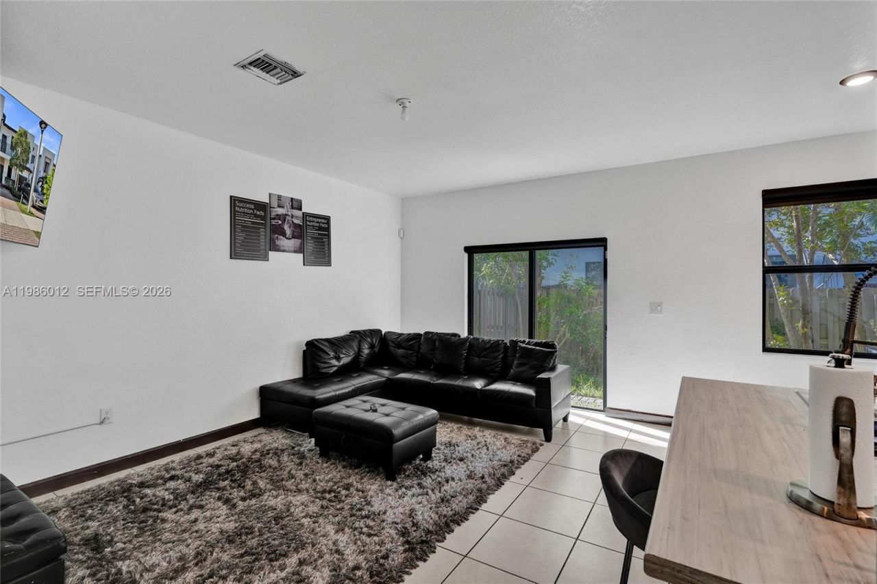 408 NE 212th Ter, Miami, FL 33179 Photo