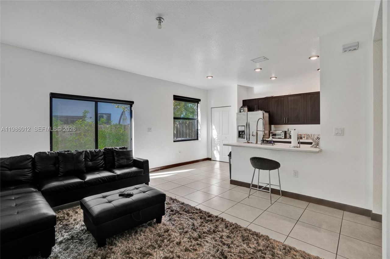 408 NE 212th Ter, Miami, FL 33179 Photo