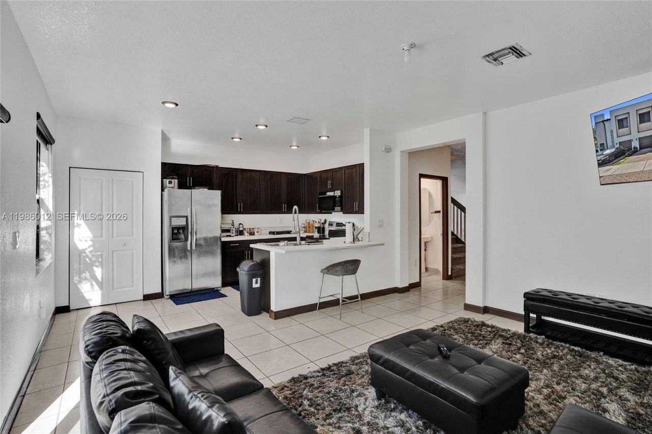 408 NE 212th Ter, Miami, FL 33179 Photo