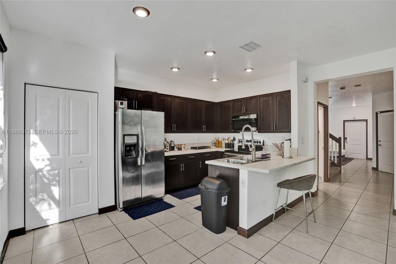 408 NE 212th Ter, Miami, FL 33179 Photo